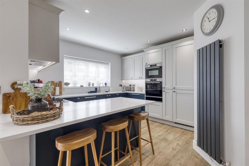 Property photo 3 of 48 3Gerardsgardens-11.Jpg