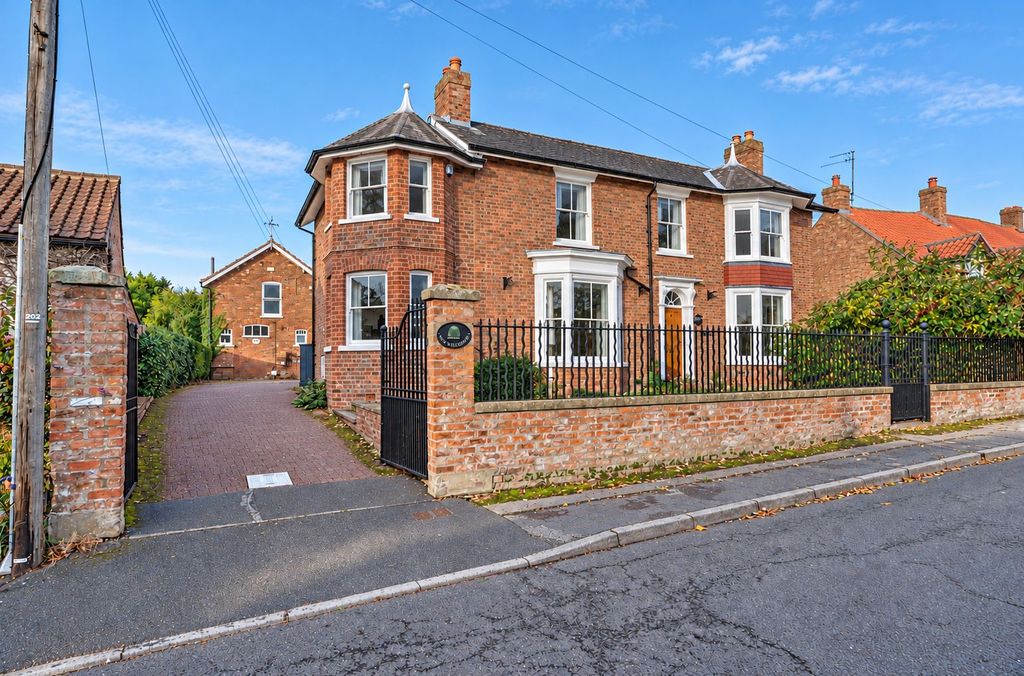 Property photo 2 of 41