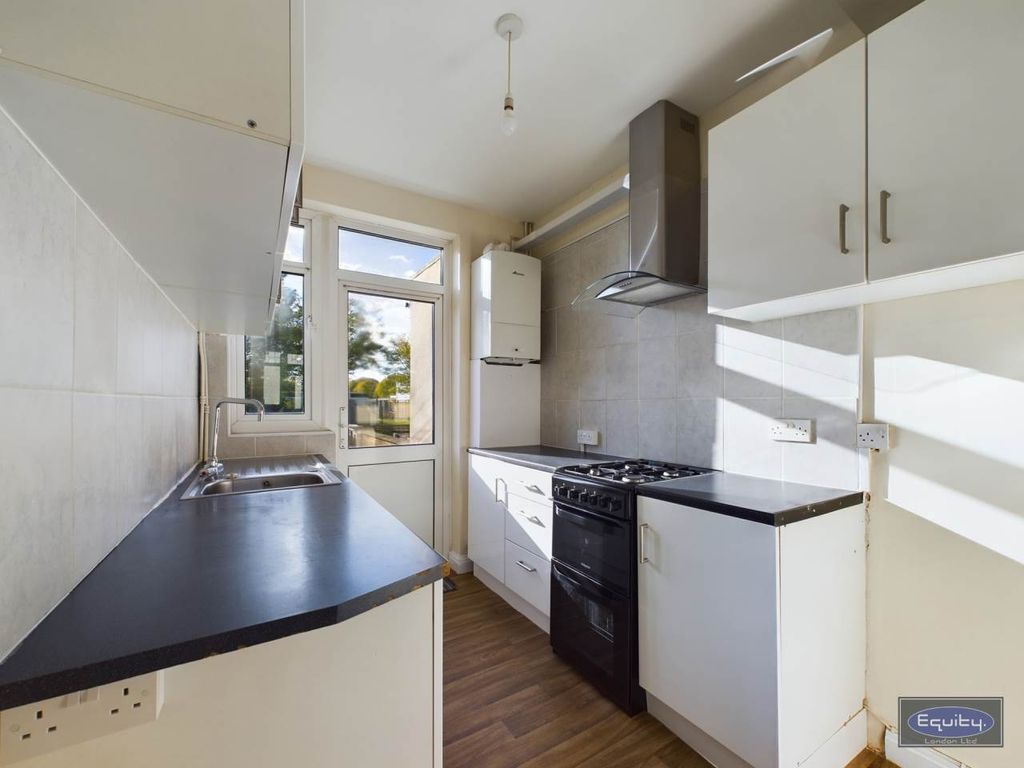 Property photo 3 of 15 Kitchen