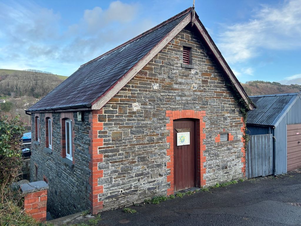 Property photo 1 of 11