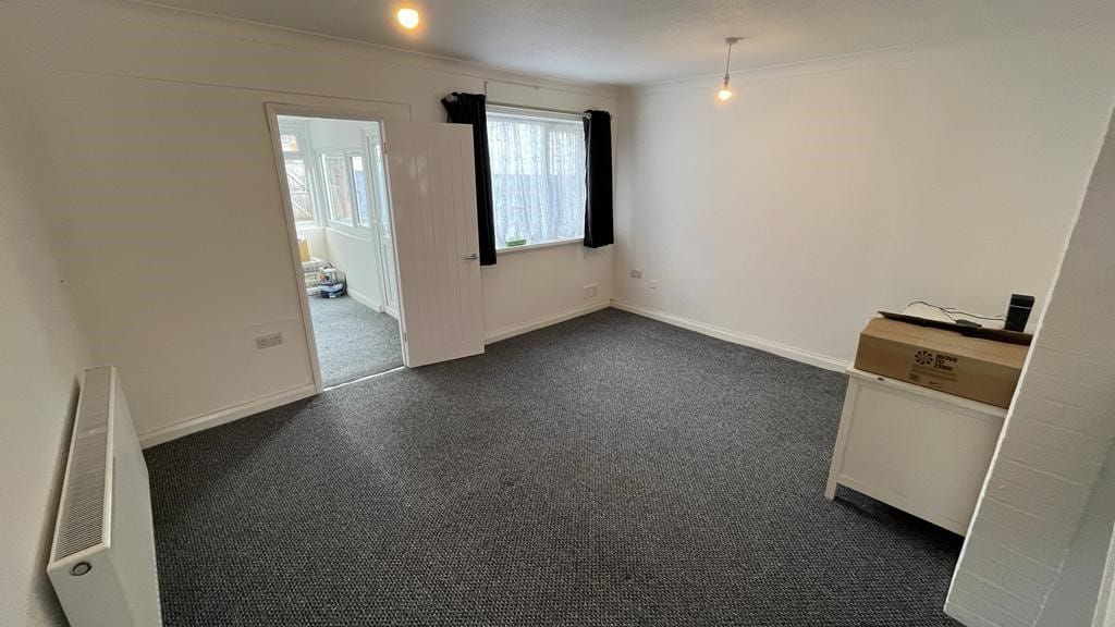 Property photo 2 of 12 Lounge