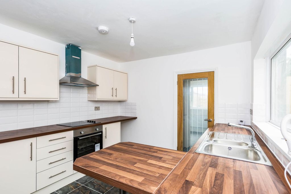 Property photo 1 of 9 Kitchen