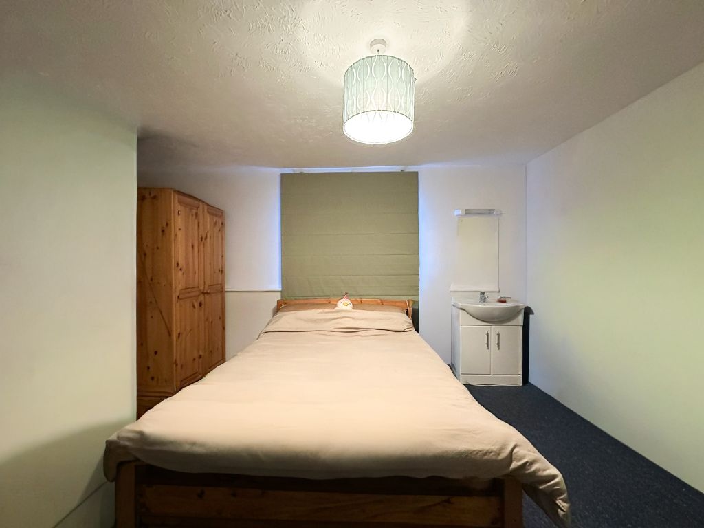 Property photo 2 of 7 Room