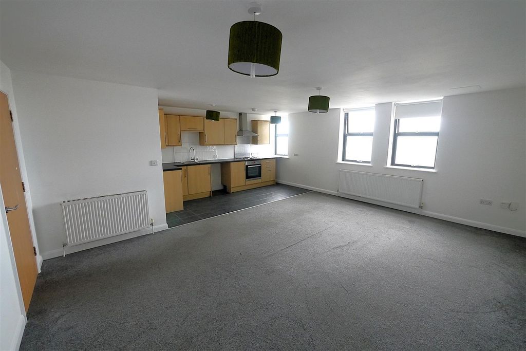Property photo 2 of 12 Lounge/Kitchen