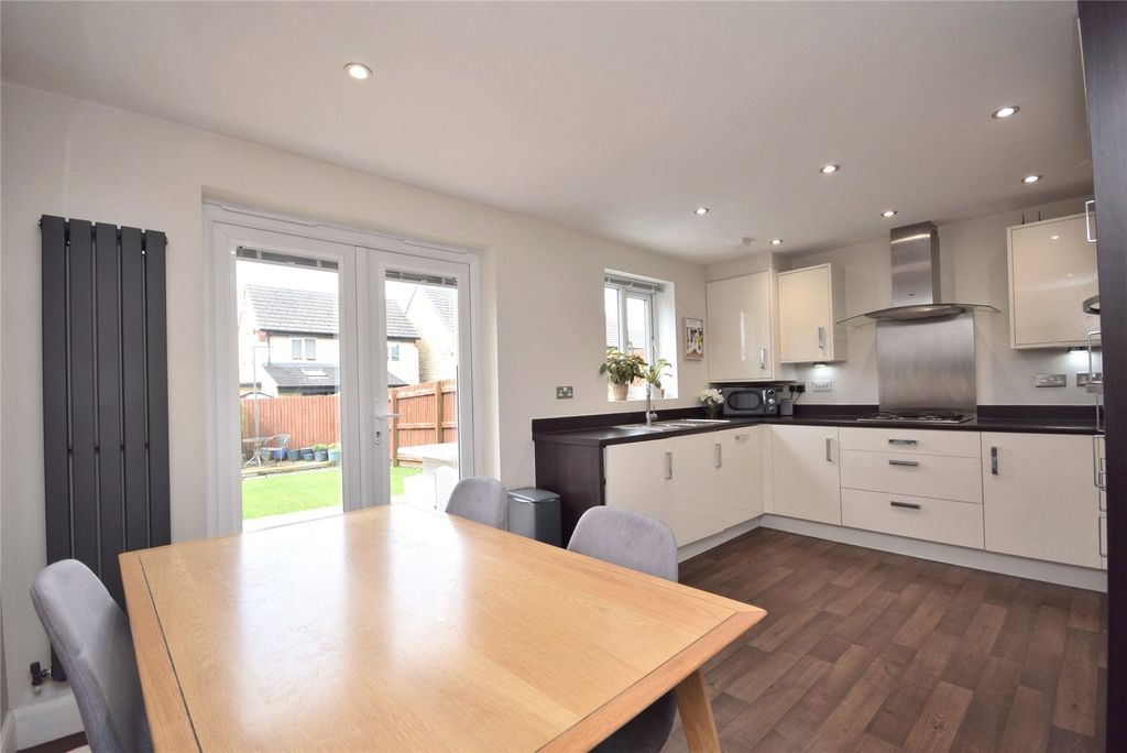 Property photo 2 of 17 Kitchen Diner