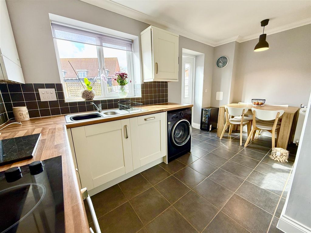 Property photo 3 of 19 Kitchen Diner