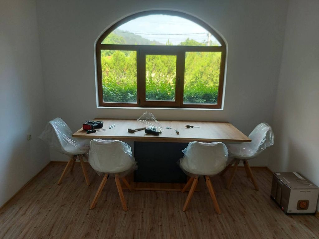 Property photo 1 of 4