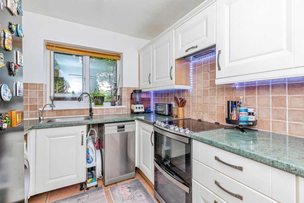 Property photo 3 of 20 Kitchen