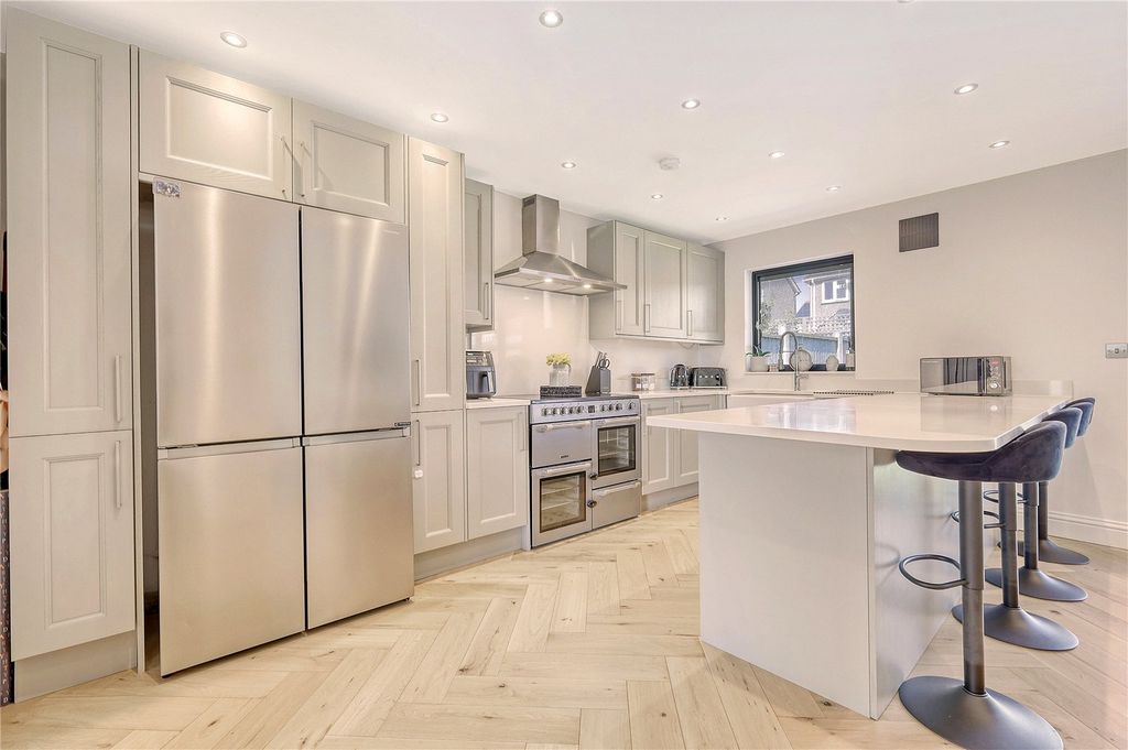 Property photo 2 of 14 Moden Kitchen