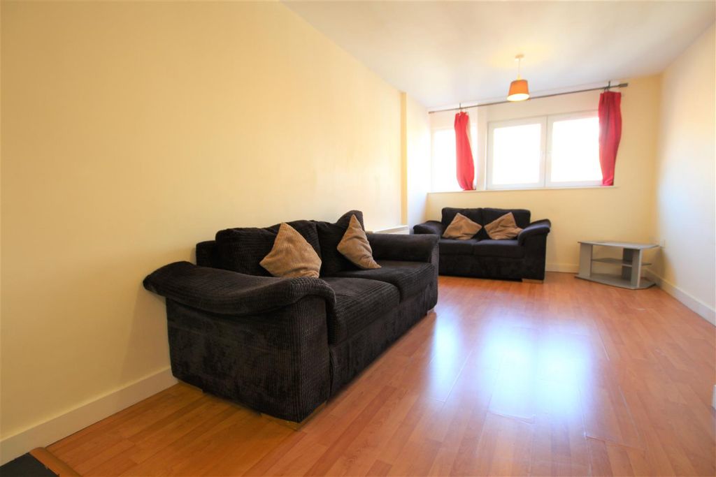 Property photo 3 of 10 Lounge