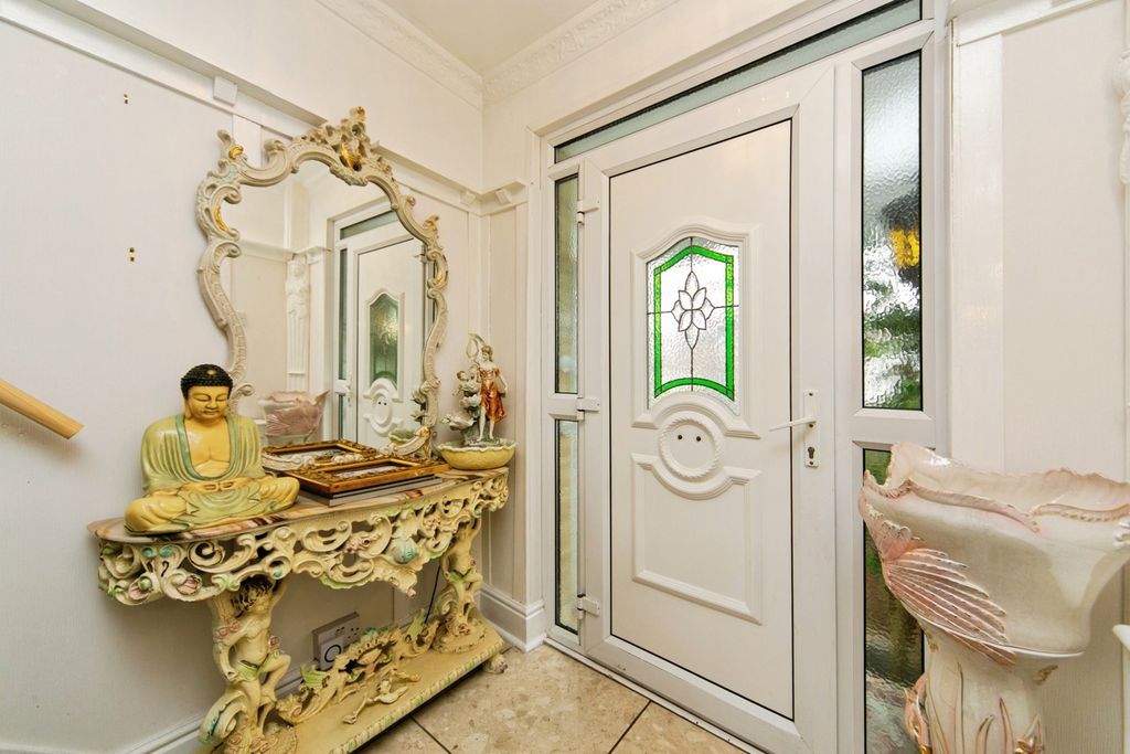 Property photo 2 of 17 Photo