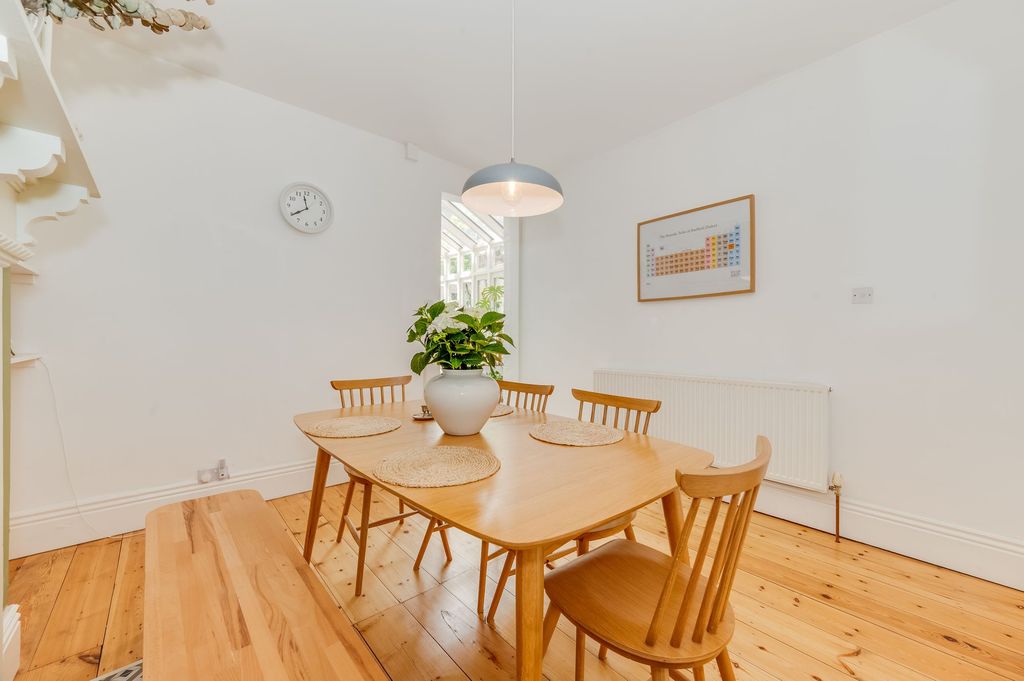 Property photo 3 of 35