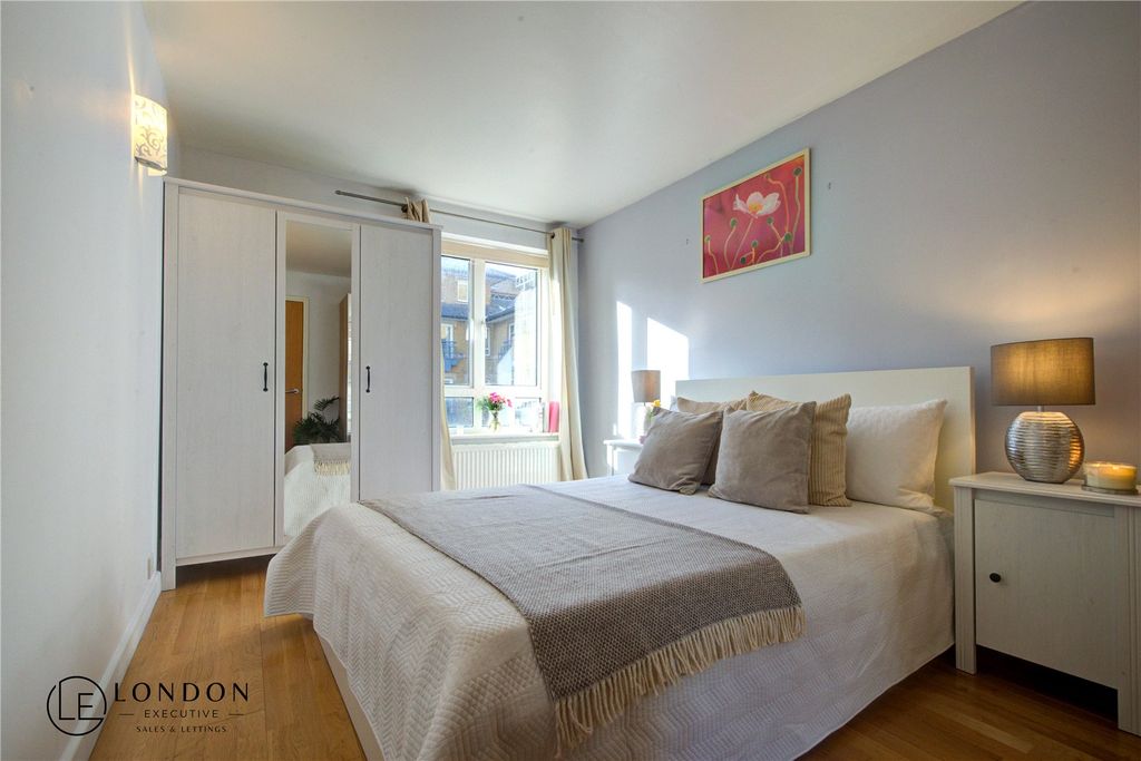 Property photo 3 of 18 Bedroom