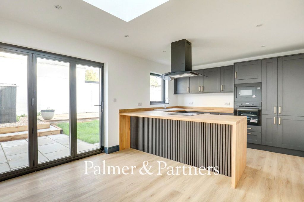 Property photo 2 of 24 Picture No. 05