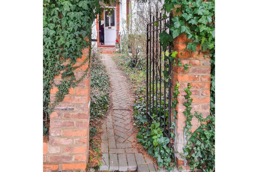 Property photo 3 of 18