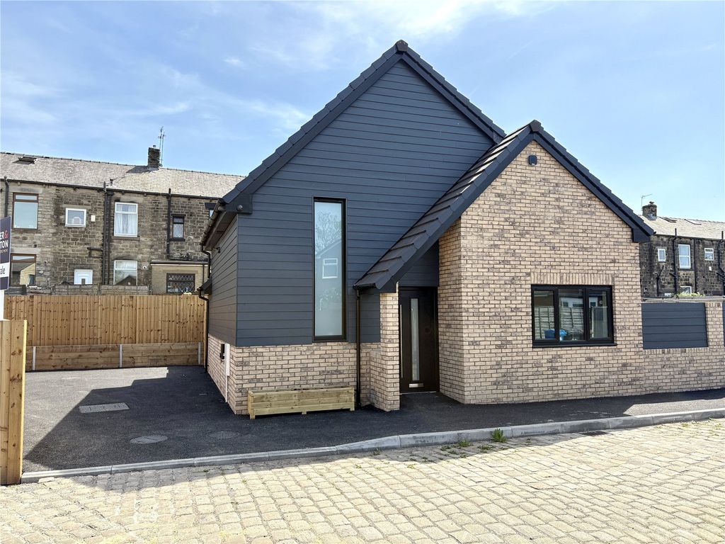 Property photo 1 of 16 Front External