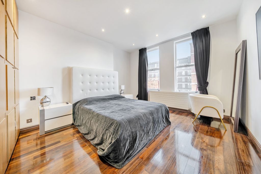 Property photo 2 of 16 Principal Bedroom