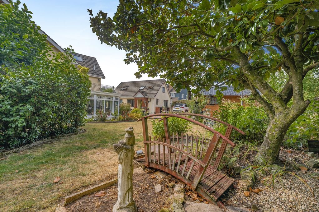 Property photo 3 of 27