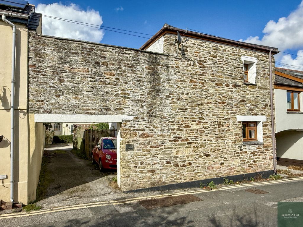 Property photo 2 of 20
