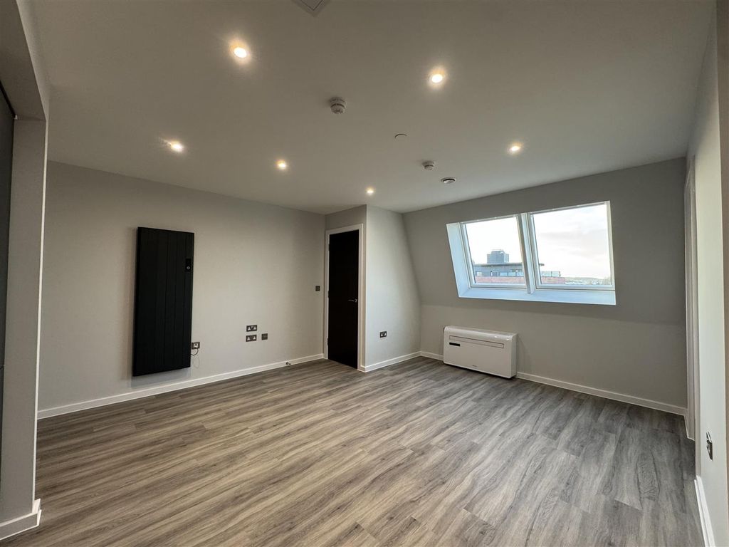 Property photo 3 of 11 Living Area Pic 6.Jpeg