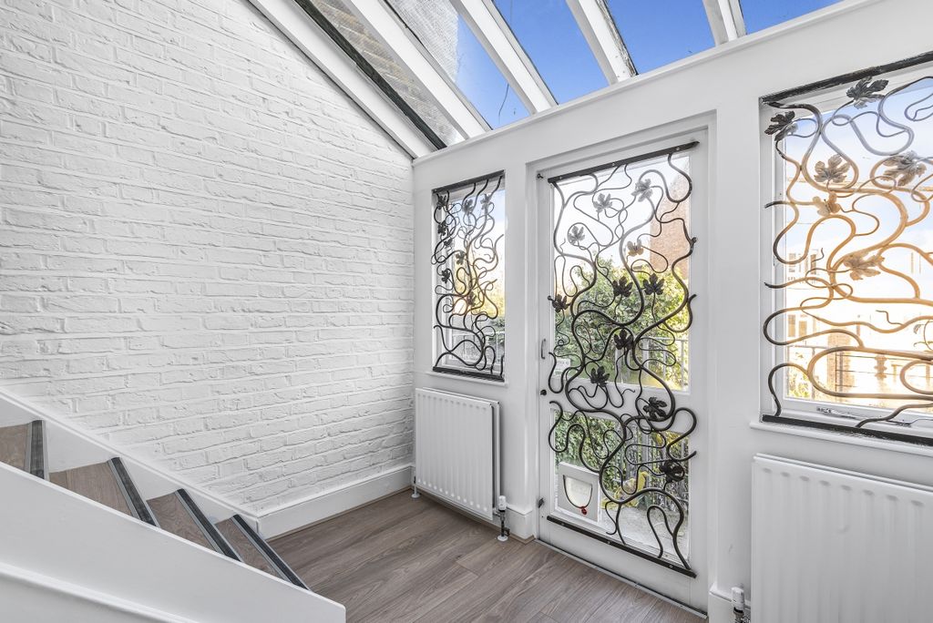Property photo 2 of 8 926186 (5)