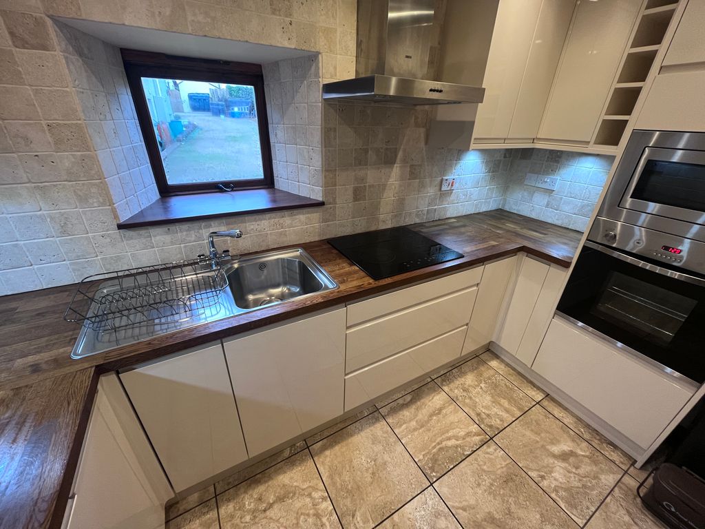 Property photo 3 of 21 Image