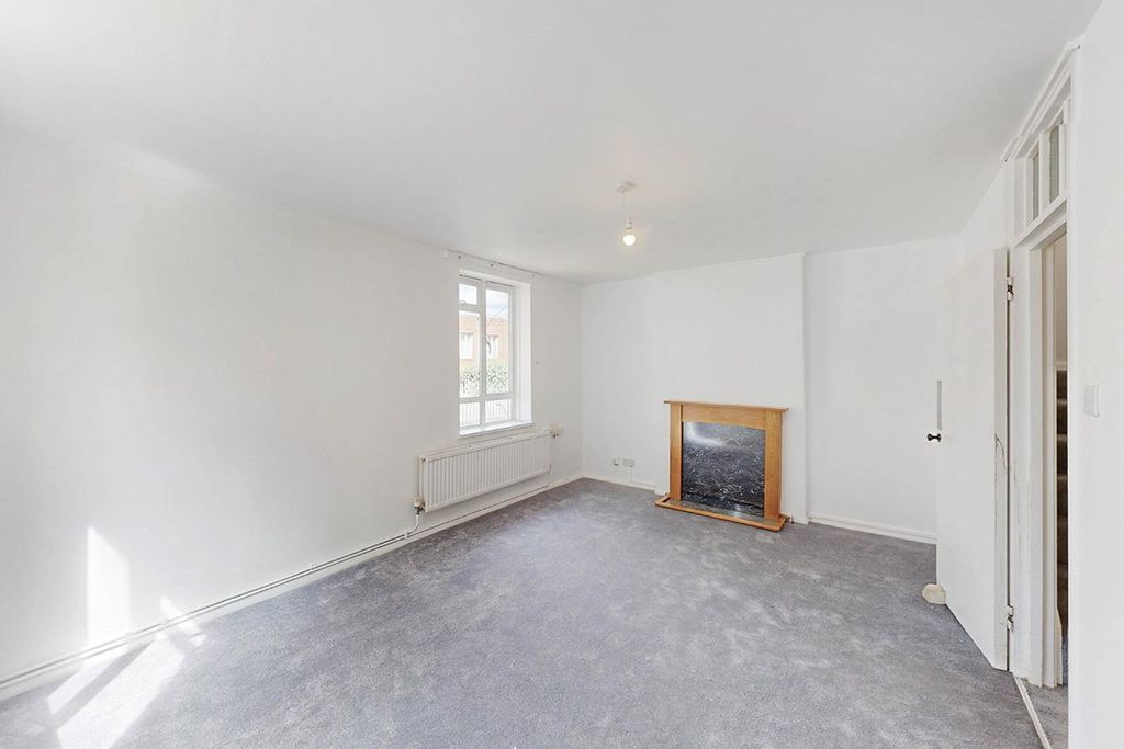 Property photo 3 of 18 W03.Jpg