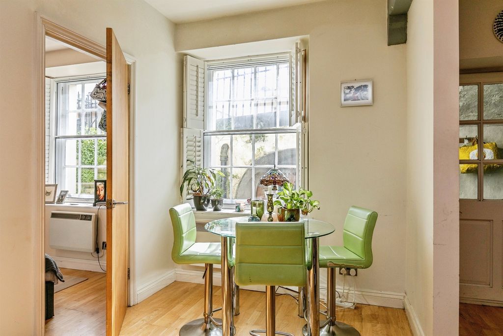 Property photo 3 of 21