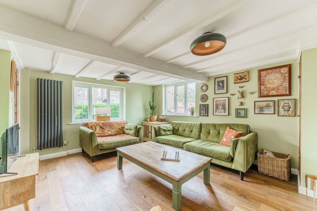 Property photo 2 of 34