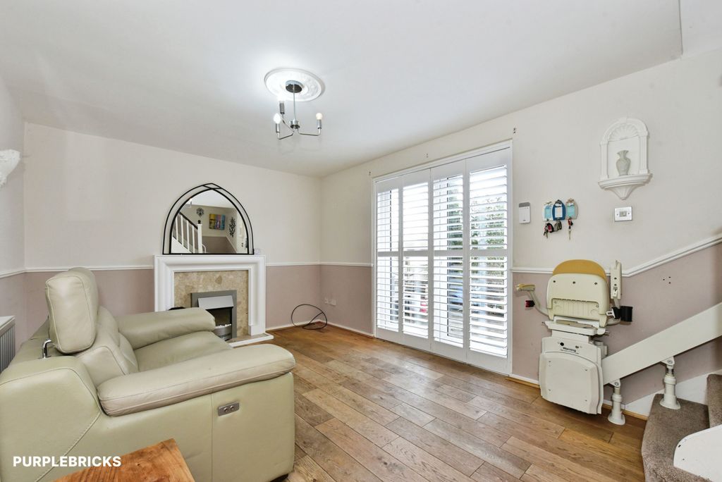 Property photo 3 of 27