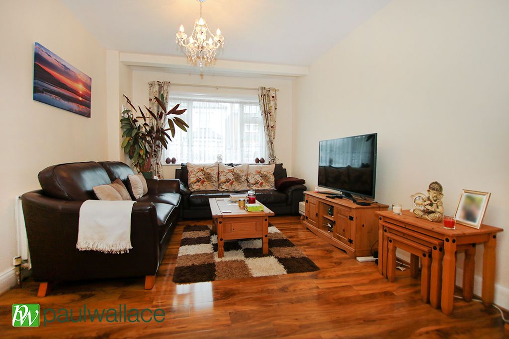 Property photo 2 of 16 Lounge