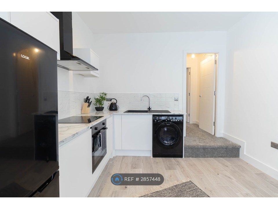 Property photo 3 of 10 Kitchen / Living Area