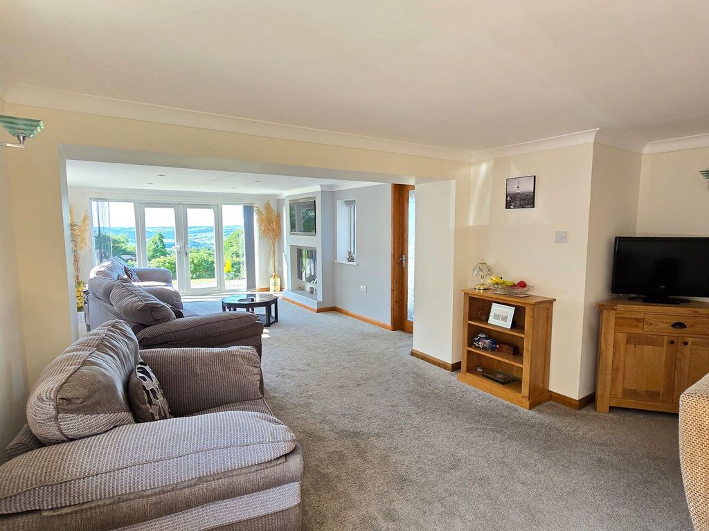 Property photo 2 of 37