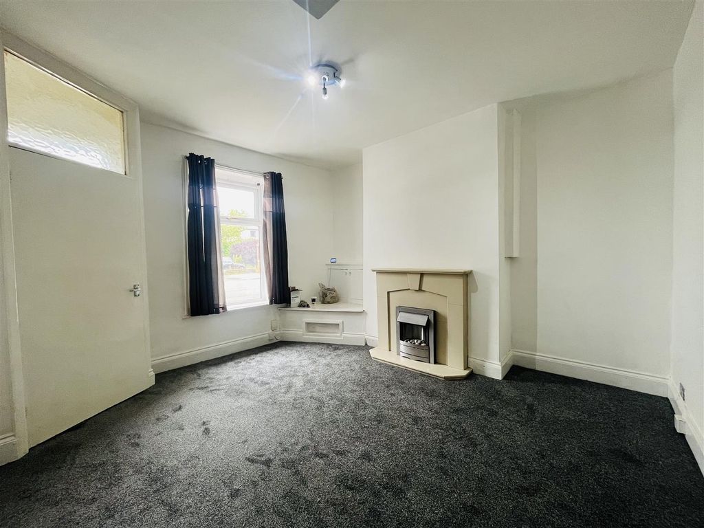 Property photo 3 of 10 1A307532-9Af8-42Ec-A6E2-D946F8D576F2.Jpeg