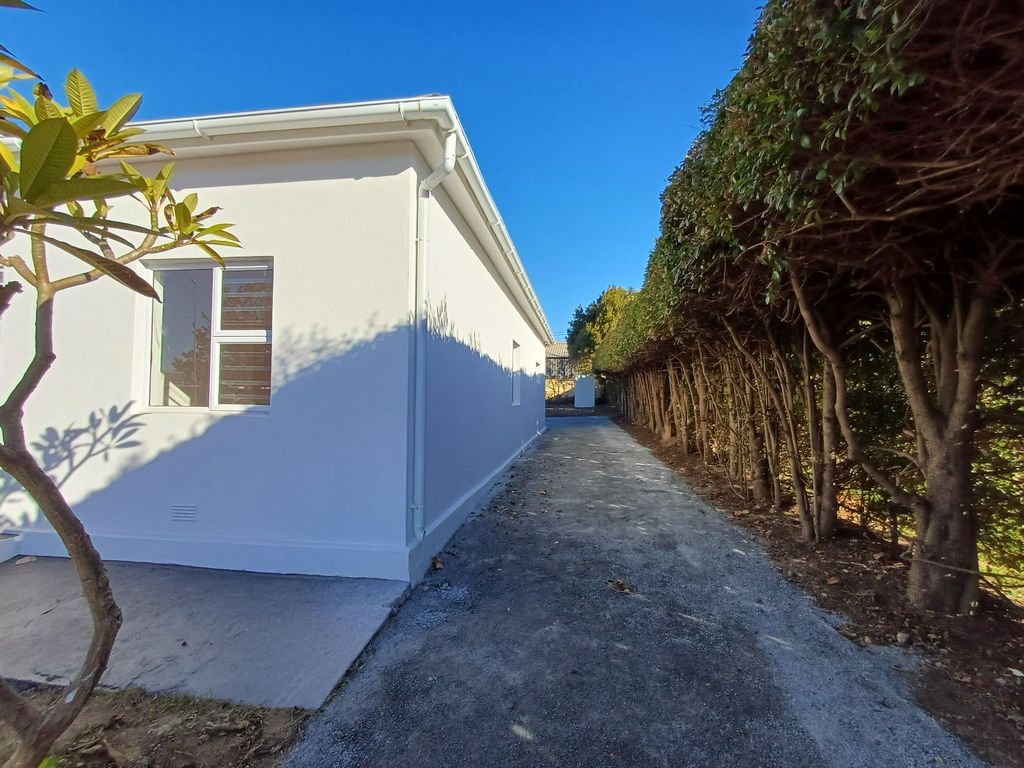 Property photo 3 of 17 1Sw1708456