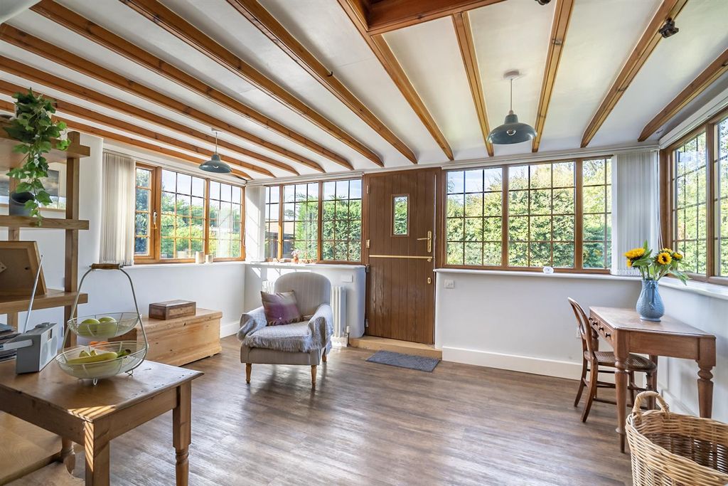 Property photo 2 of 25 Breakfast Room / Snug