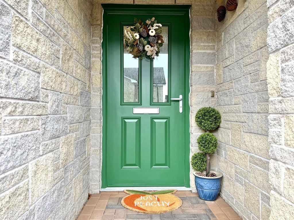 Property photo 2 of 21 Clover Way, Blairhall