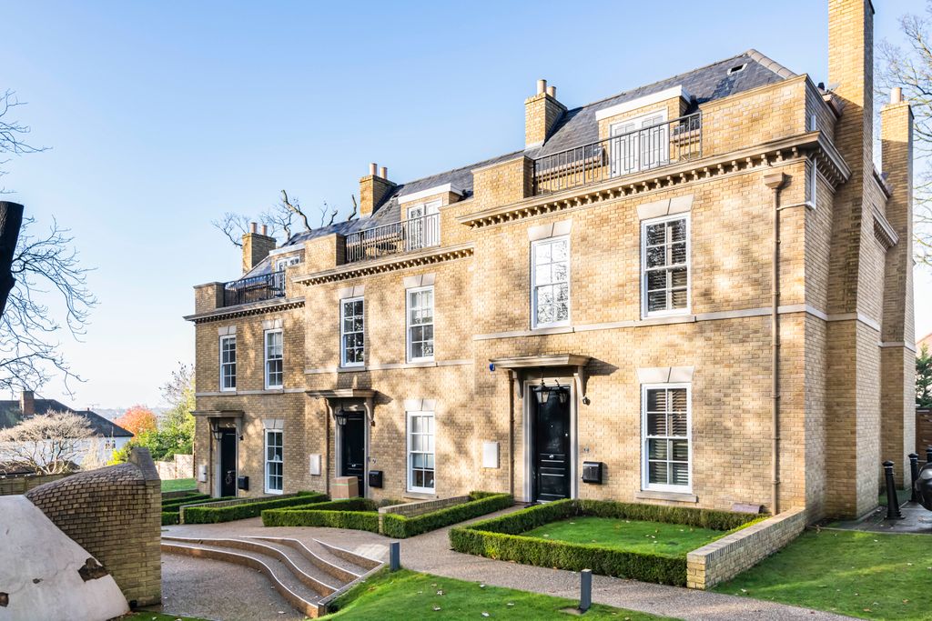 Property photo 1 of 32