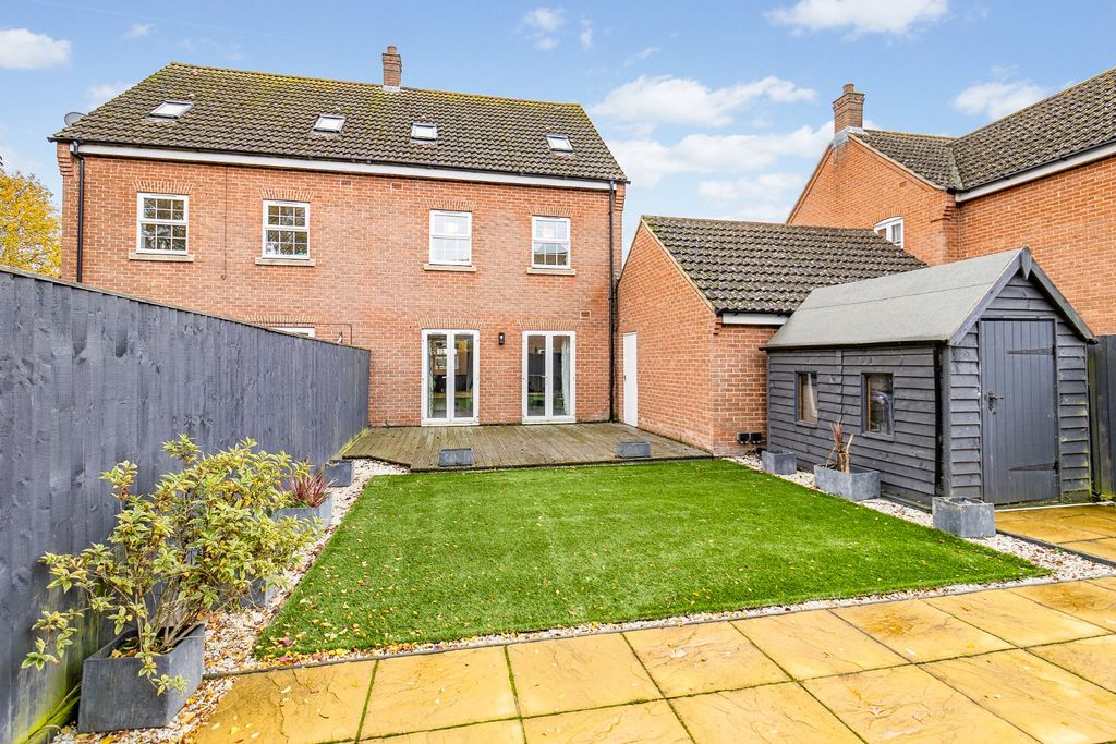 Property photo 2 of 30 4664303