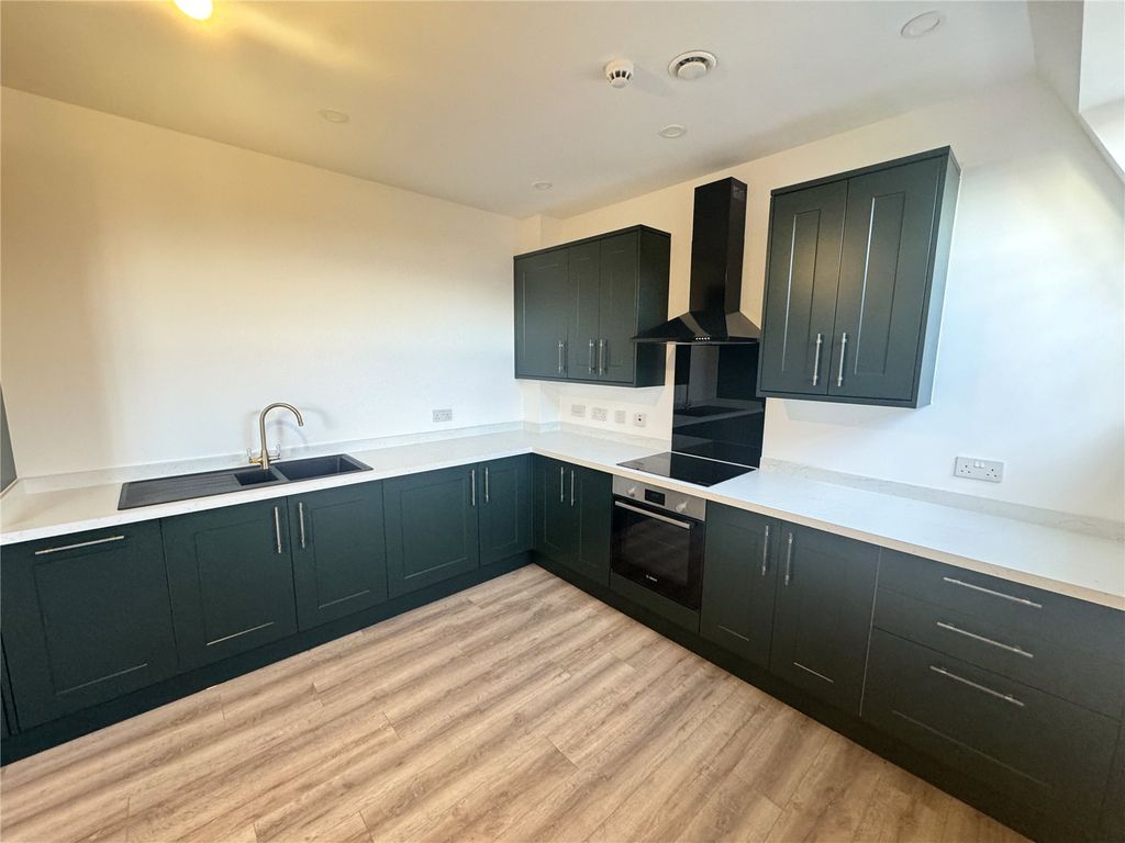 Property photo 2 of 8 Flat 401