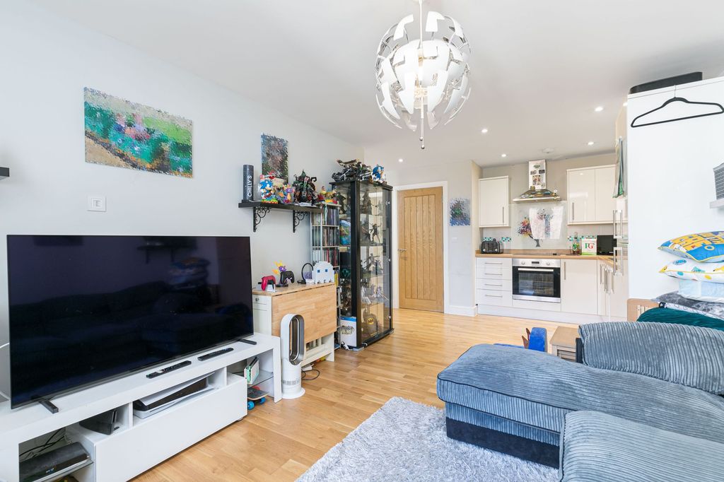 Property photo 2 of 12 Photo 7