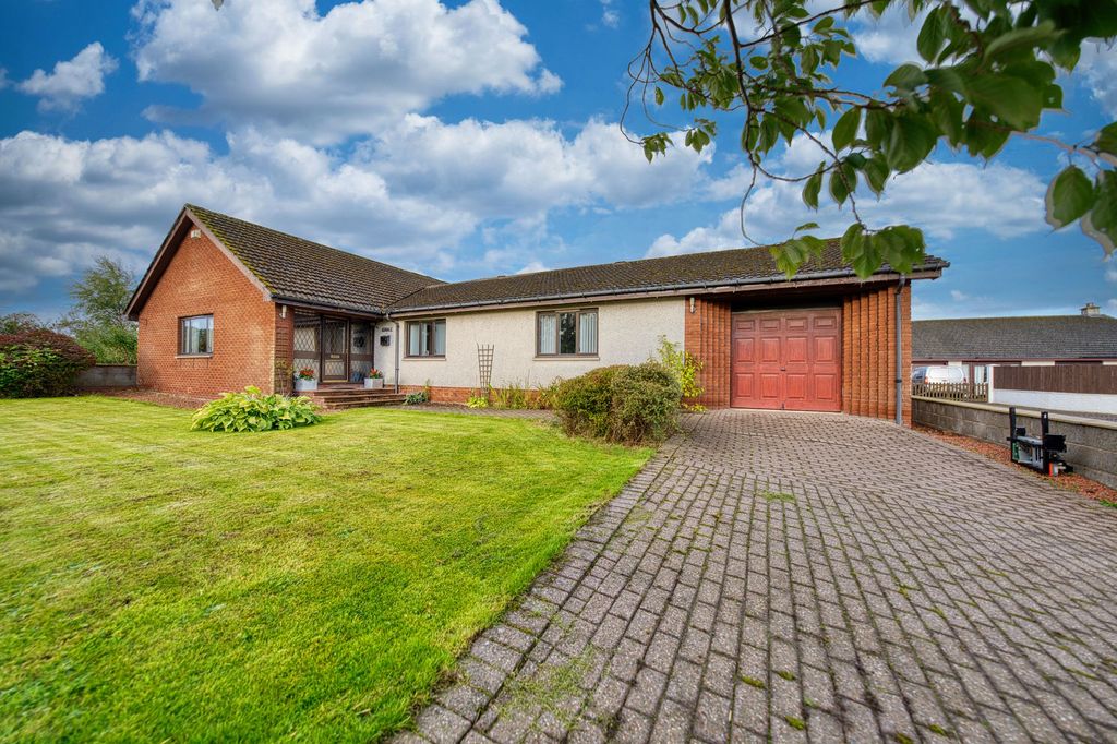 Property photo 1 of 43