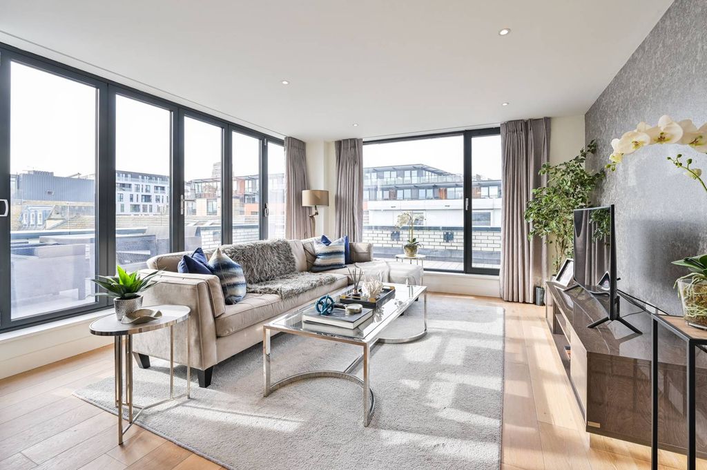 Property photo 2 of 19