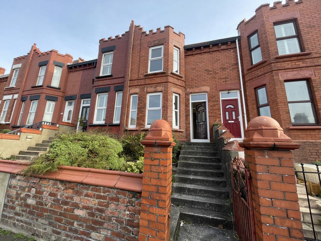 Property photo 1 of 12