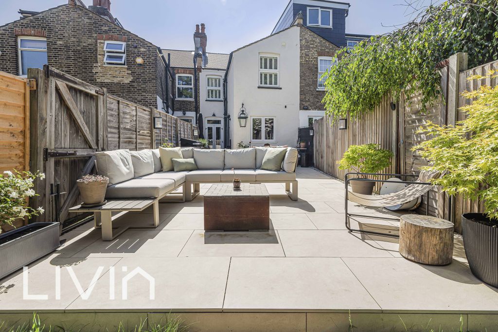 Property photo 3 of 33 025A7979