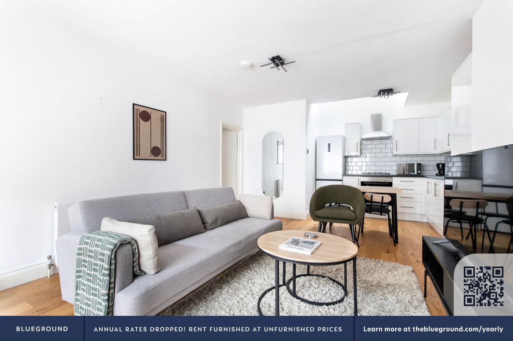 Property photo 3 of 16 Living Room