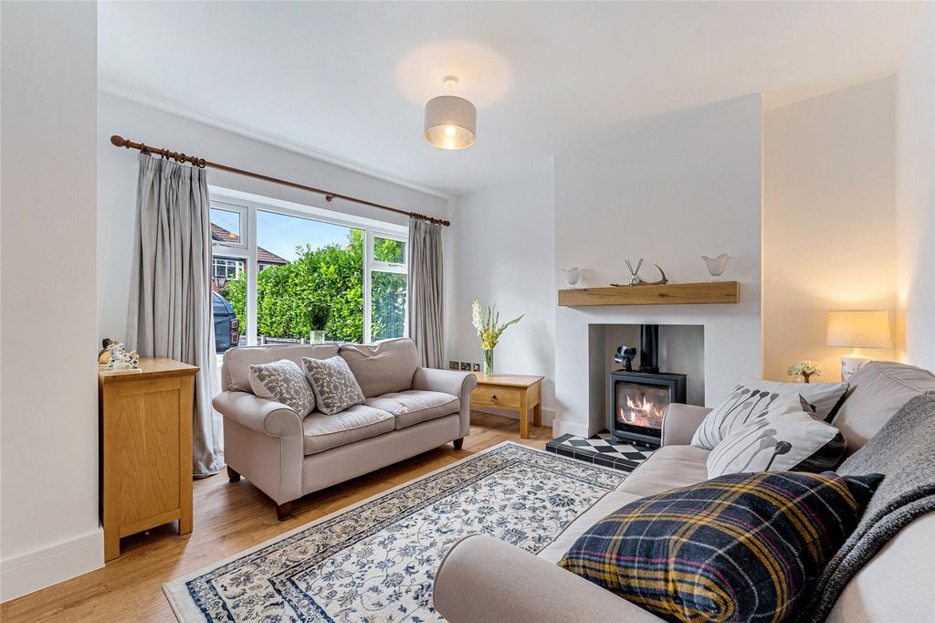 Property photo 2 of 24 Lounge