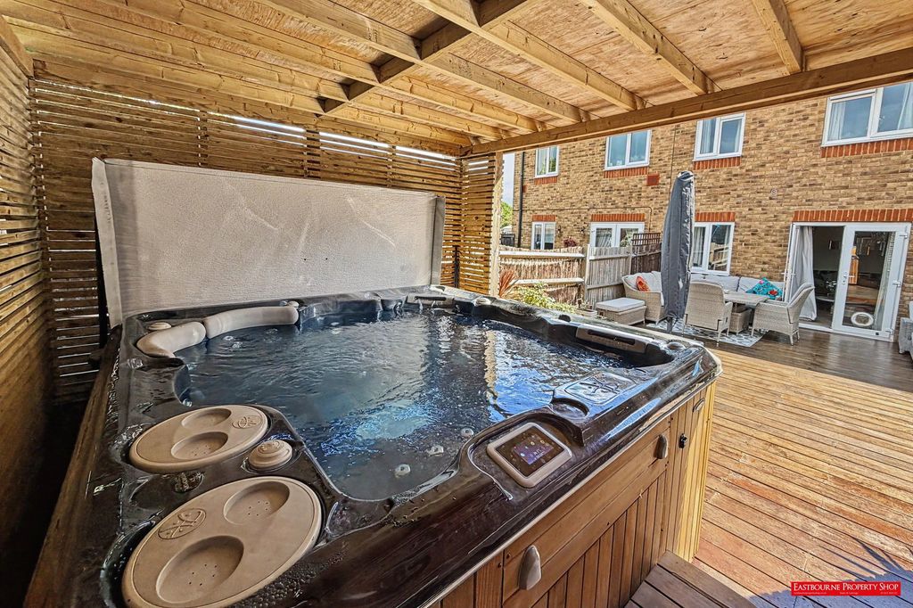 Property photo 2 of 27