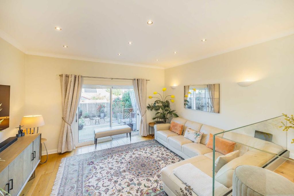 Property photo 2 of 6