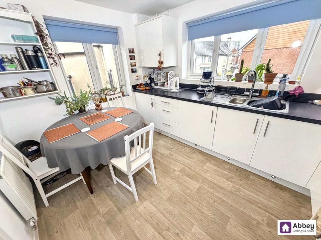 Property photo 2 of 16 Breakfast/Kitchen